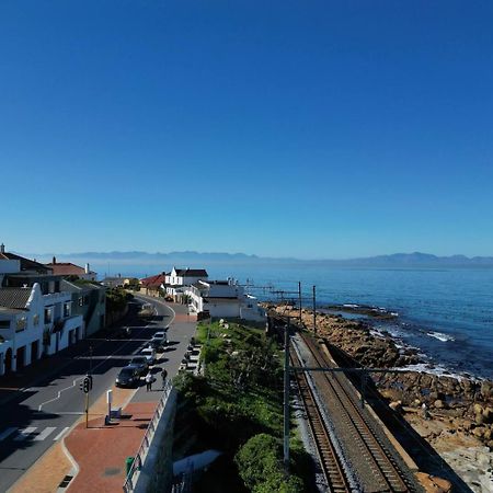 Modern Beach Apartment By Open Home Kalk Bay Luaran gambar
