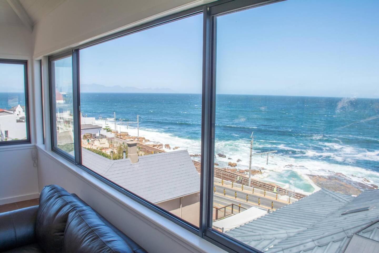 Modern Beach Apartment By Open Home Kalk Bay Luaran gambar